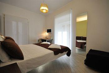 First Floor Affittacamere 2*