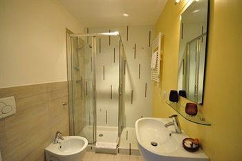 First Floor Affittacamere 2*